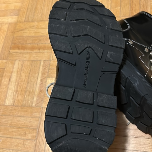 Alexander McQueen - Picture 7 of 16